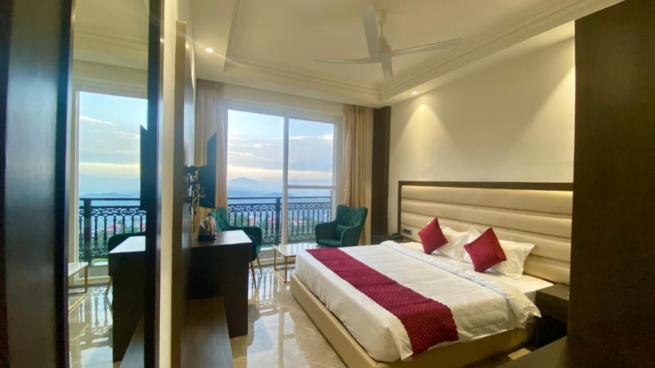 Luxe Resorts - Centrally Heated Air Conditioned Hotel In The Heart Of Kasauli Exteriér fotografie