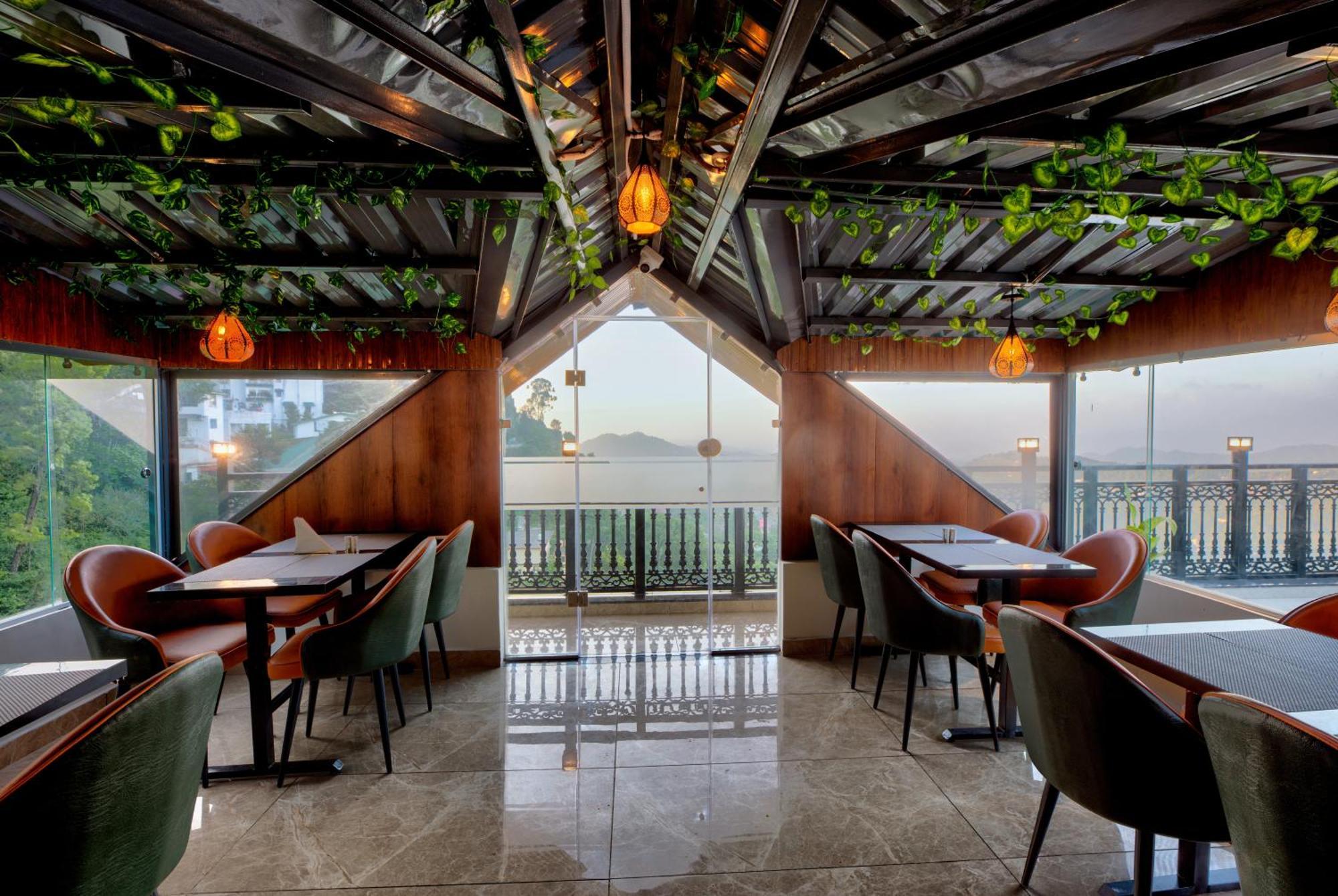 Luxe Resorts - Centrally Heated Air Conditioned Hotel In The Heart Of Kasauli Exteriér fotografie