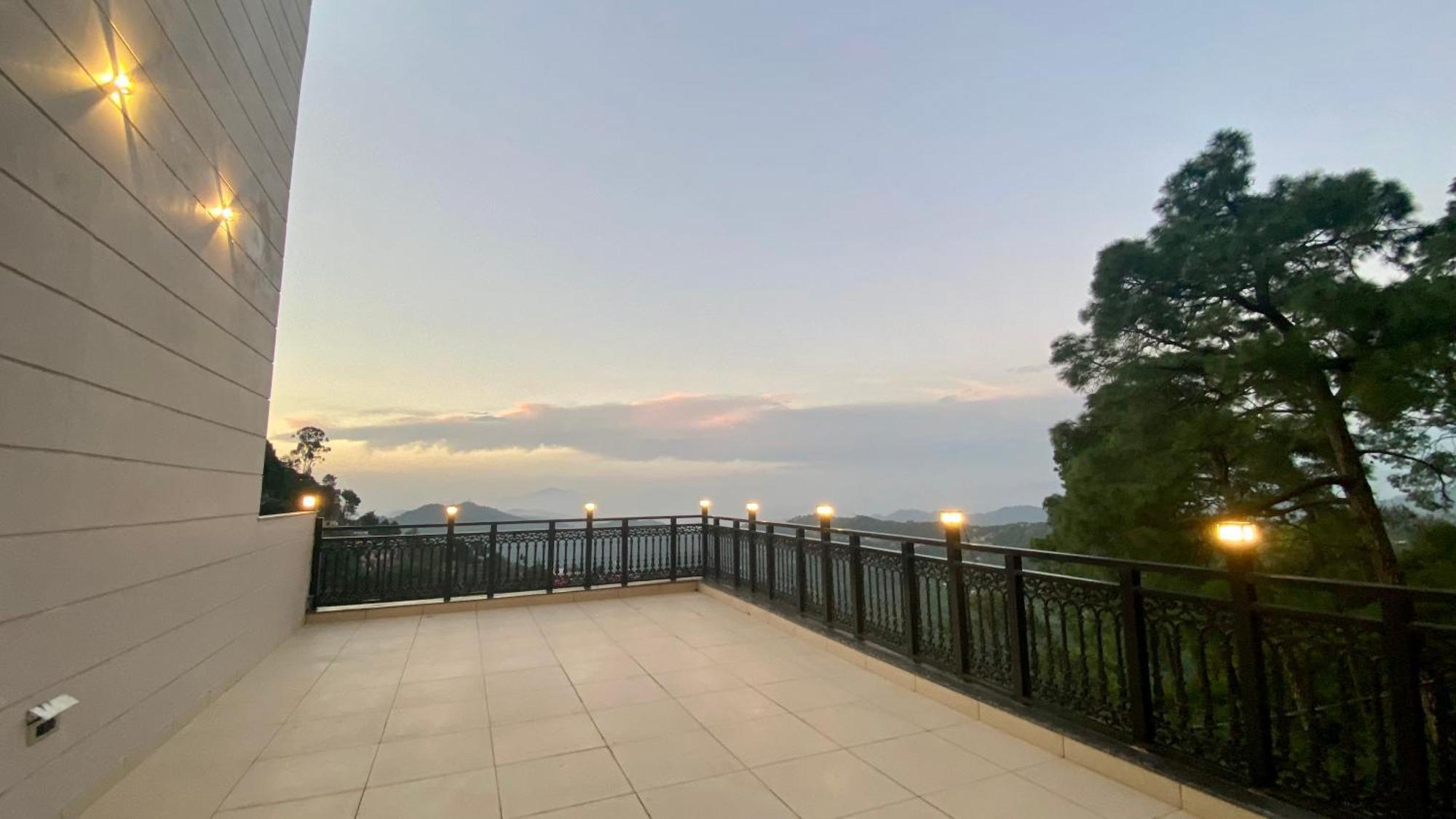 Luxe Resorts - Centrally Heated Air Conditioned Hotel In The Heart Of Kasauli Exteriér fotografie