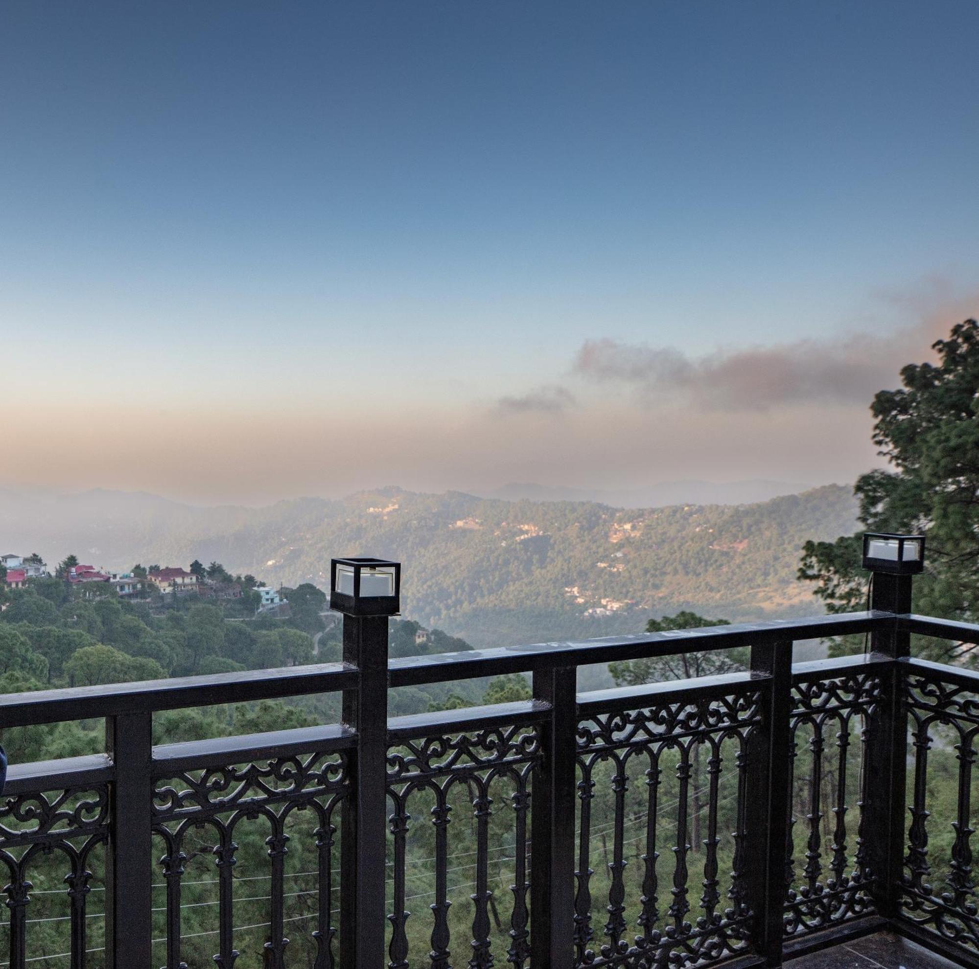 Luxe Resorts - Centrally Heated Air Conditioned Hotel In The Heart Of Kasauli Exteriér fotografie