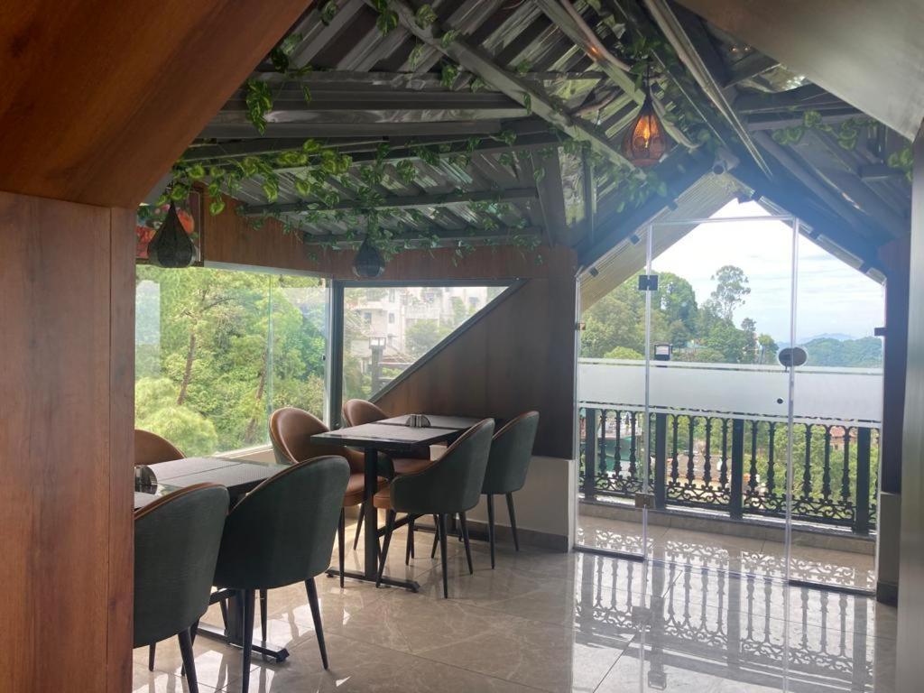 Luxe Resorts - Centrally Heated Air Conditioned Hotel In The Heart Of Kasauli Exteriér fotografie