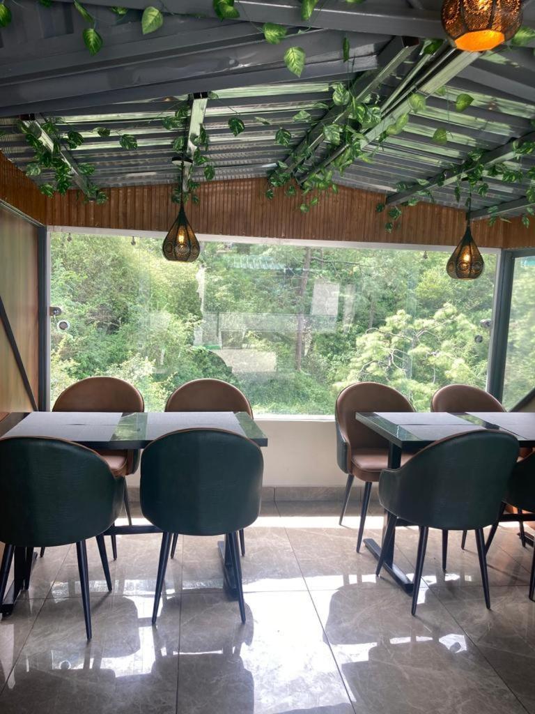 Luxe Resorts - Centrally Heated Air Conditioned Hotel In The Heart Of Kasauli Exteriér fotografie